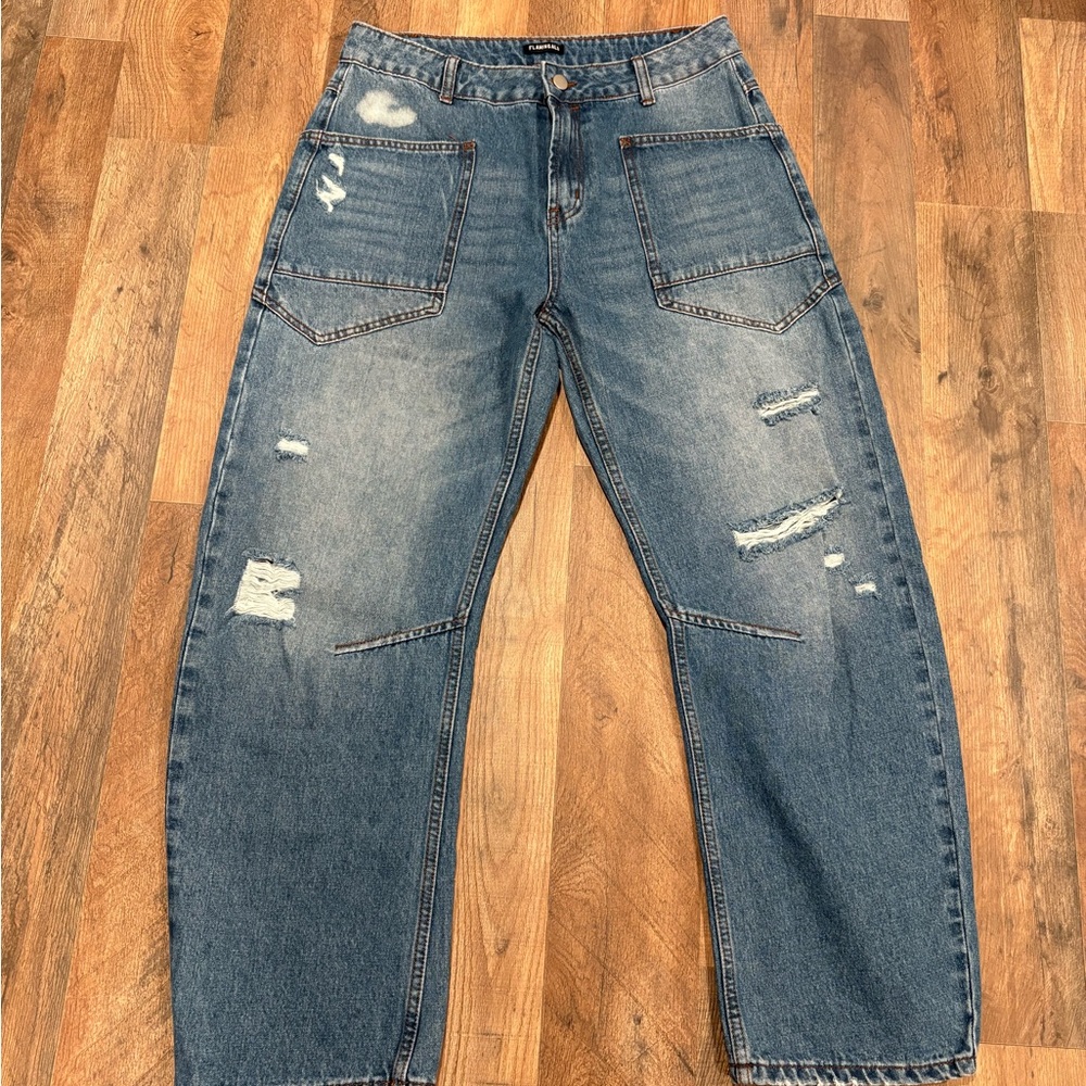 FLAMINGALS Women’s Distressed blue jeans Size Large (30” waist)